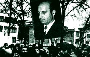 امروز مداحها جای دکتر شریعتی را گرفتهاند امروز مداحها جای دکتر شریعتی را گرفتهاند